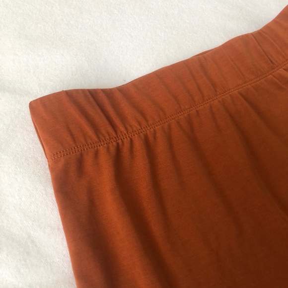 Forever 21 mid pencil skirt - Picture 4 of 10